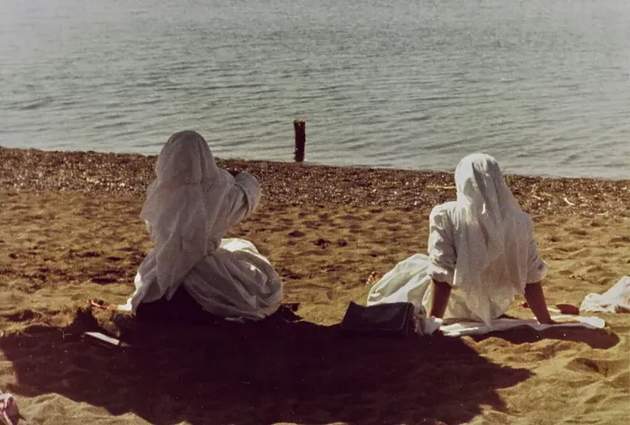 Gerahmter Druck : Nunzianti Suore am Strand Gerahmter Druck : Nunzianti Suore am Strand