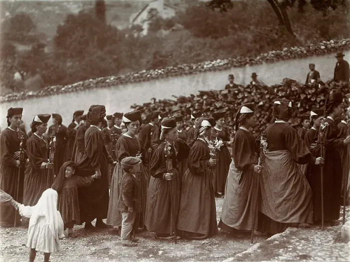 Gerahmter Druck : Religiöse Prozession in Scanno Gerahmter Druck : Religiöse Prozession in Scanno