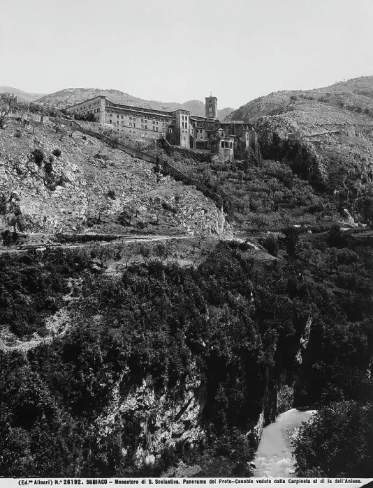 Gerahmter Druck : Dintorni. Blick auf das Kloster der Scholastikermutter bei Subiaco unterhalb Gerahmter Druck : Dintorni. Blick auf das Kloster der Scholastikermutter bei Subiaco unterhalb