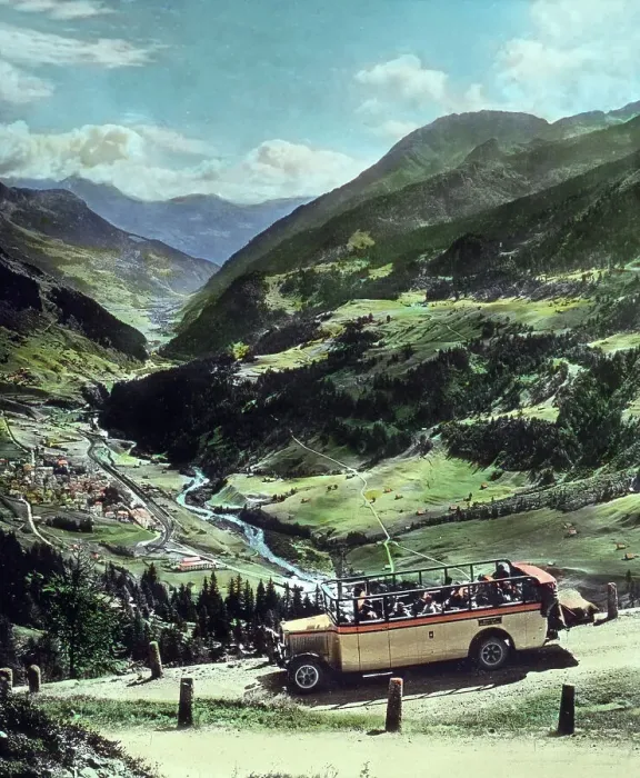 Gerahmter Druck : 'Gotthard-Simonbahn' oder auch einfach 'Simplon-Bahn', ist eine Eisenbahngesellschaft, die von 1906 bis heute in Betrieb steht. Sie verbindet den Gotthardpass mit dem Tessin und hat ihre Hauptstrecke durch das Schweizer Mittelland sowie über die Alpen nach Italien führend Gerahmter Druck : 'Gotthard-Simonbahn' oder auch einfach 'Simplon-Bahn', ist eine Eisenbahngesellschaft, die von 1906 bis heute in Betrieb steht. Sie verbindet den Gotthardpass mit dem Tessin und hat ihre Hauptstrecke durch das Schweizer Mittelland sowie über die Alpen nach Italien führend