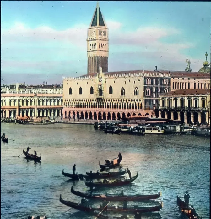 Gerahmter Druck : Blick auf Venedig mit dem Dogenpalast, der Piazzetta, dem Campanile und der Markuskirche. Gerahmter Druck : Blick auf Venedig mit dem Dogenpalast, der Piazzetta, dem Campanile und der Markuskirche.