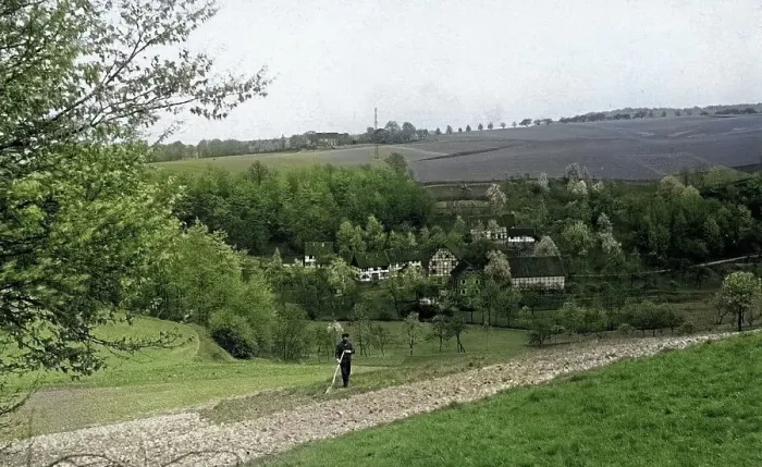 Gerahmter Druck : Wietsche. Ein Blick auf das Dorf Wietsche in der Nähe von Leichlingen Gerahmter Druck : Wietsche. Ein Blick auf das Dorf Wietsche in der Nähe von Leichlingen