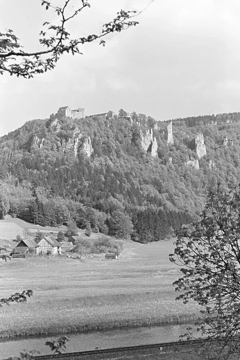 Gerahmter Druck : Ein kleines Dorf in der Schwarzwaldidylle, Deutschland 1930er Jahre. Gerahmter Druck : Ein kleines Dorf in der Schwarzwaldidylle, Deutschland 1930er Jahre.