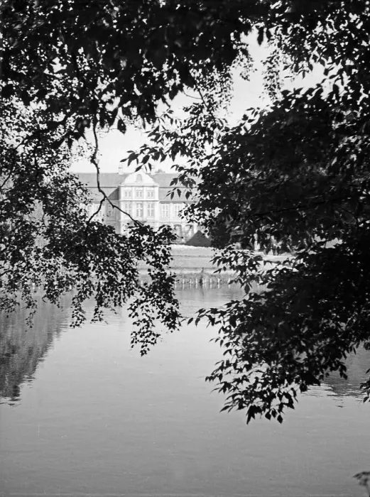 Gerahmter Druck : Danzig. Gdańsk Oliva, Blick auf das Bischöfliche Schloss aus den 1930ern Jahren Gerahmter Druck : Danzig. Gdańsk Oliva, Blick auf das Bischöfliche Schloss aus den 1930ern Jahren