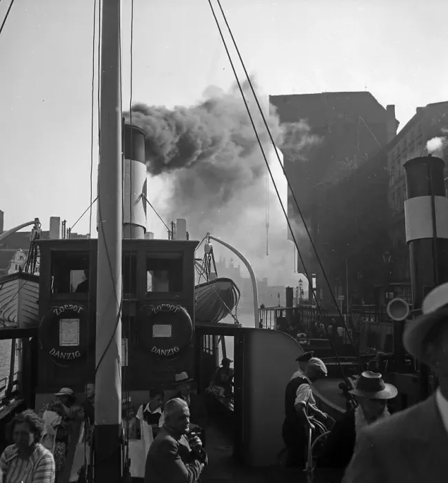 Gerahmter Druck : Danzig. Eindruck aus der freien Stadt Danzig, hier der Hafen mit dem Kranort Gerahmter Druck : Danzig. Eindruck aus der freien Stadt Danzig, hier der Hafen mit dem Kranort