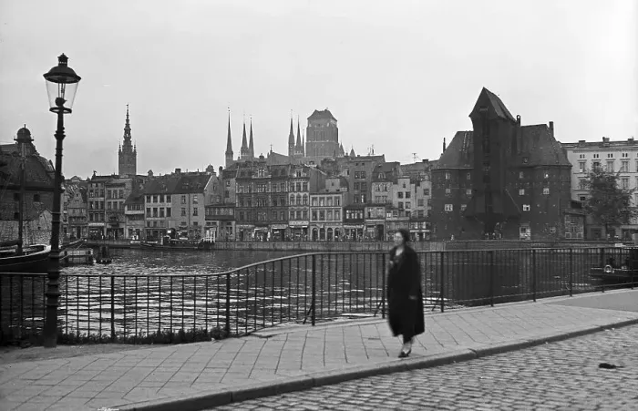 Gerahmter Druck : Danzig. 'Impressions aus der freien Stadt Danzig; hier den Kranator im Hintergrund