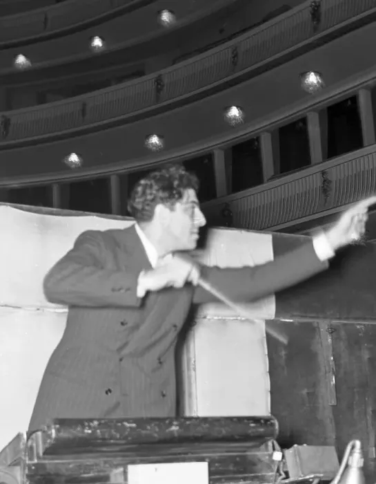 Gerahmter Druck : AmOper oder An dem Oper, auch als 'an der Opera' im übertragenen Sinne von einer großen Veranstaltung verwendet wird, ist ein deutsches Idiom