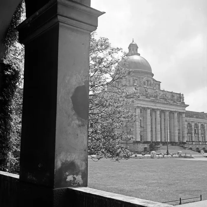 Gerahmter Druck : München. Ein Blick auf das Heeresmuseum in München, Deutschland der 1930er Jahre Gerahmter Druck : München. Ein Blick auf das Heeresmuseum in München, Deutschland der 1930er Jahre