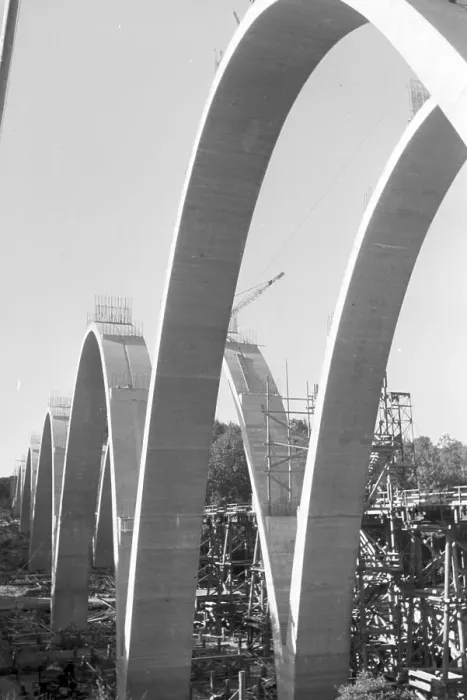 Gerahmter Druck : Stuttgart. Die Errichtung einer neuen Eisenbahnbrücke in Stuttgart Gerahmter Druck : Stuttgart. Die Errichtung einer neuen Eisenbahnbrücke in Stuttgart