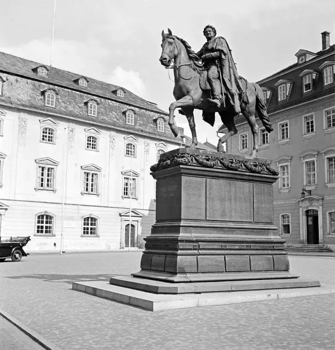 Gerahmter Druck : Weimar. Das Karl-August-Denkmal in Weimar, Deutschland der Jahrzehnte dreißig