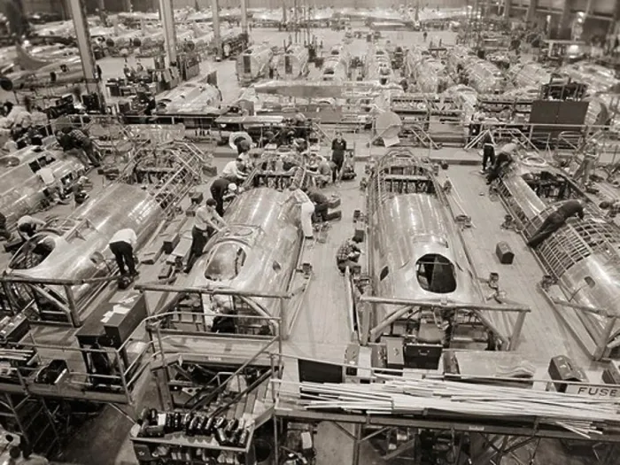 Gerahmter Druck : B-17s bauen. Gerahmter Druck : B-17s bauen.