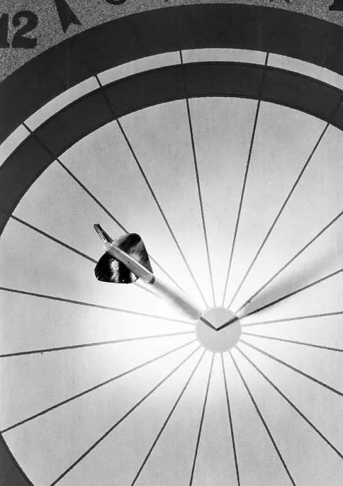 Gerahmter Druck : Dart in der Mitte des Ziels. Gerahmter Druck : Dart in der Mitte des Ziels.