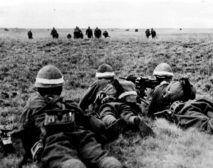 Gerahmter Druck : 'Erste Bild, Sowjet-Mongolen'. Gerahmter Druck : 'Erste Bild, Sowjet-Mongolen'.
