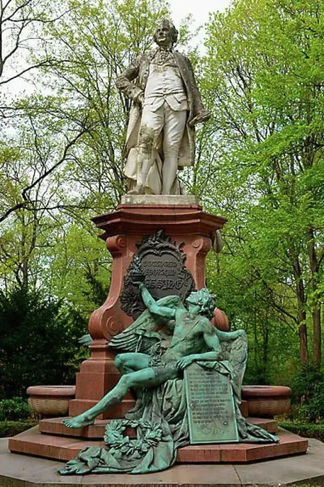 Gerahmter Druck : Gotthold Ephraim Lessing, Denkmal, Großer Tiergarten, Tiergarten, Berlin, Deutschland, Europa Gerahmter Druck : Gotthold Ephraim Lessing, Denkmal, Großer Tiergarten, Tiergarten, Berlin, Deutschland, Europa