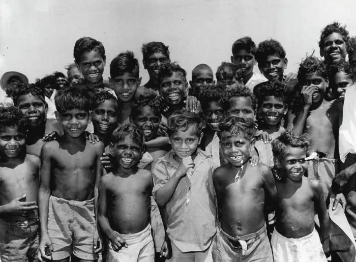 Gerahmter Druck : Roper River - Zwei hundert Aborigines Gerahmter Druck : Roper River - Zwei hundert Aborigines