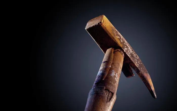 Gerahmter Druck : Ein rostiger Hammer Gerahmter Druck : Ein rostiger Hammer