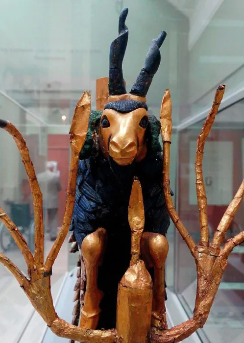 Gerahmter Druck : Statuette eines Rams in einem Dornengestrüpp, um 2600 v. Chr., Ur, Mesopotamien Gerahmter Druck : Statuette eines Rams in einem Dornengestrüpp, um 2600 v. Chr., Ur, Mesopotamien