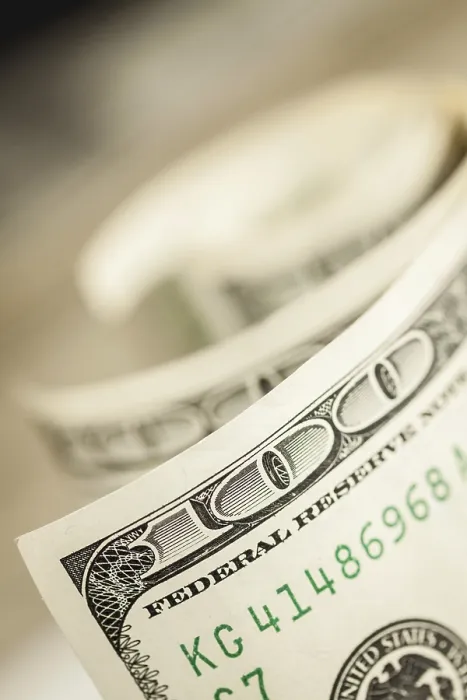 Gerahmter Druck : Ein Abstract von 100-Dollar-Scheinen. Gerahmter Druck : Ein Abstract von 100-Dollar-Scheinen.