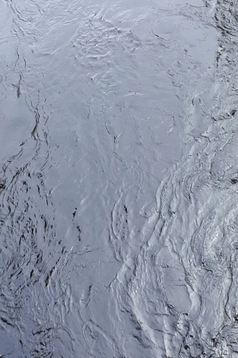 Gerahmter Druck : Abstrakter fließender Flusswasser Oberflächenmuster. Gerahmter Druck : Abstrakter fließender Flusswasser Oberflächenmuster.