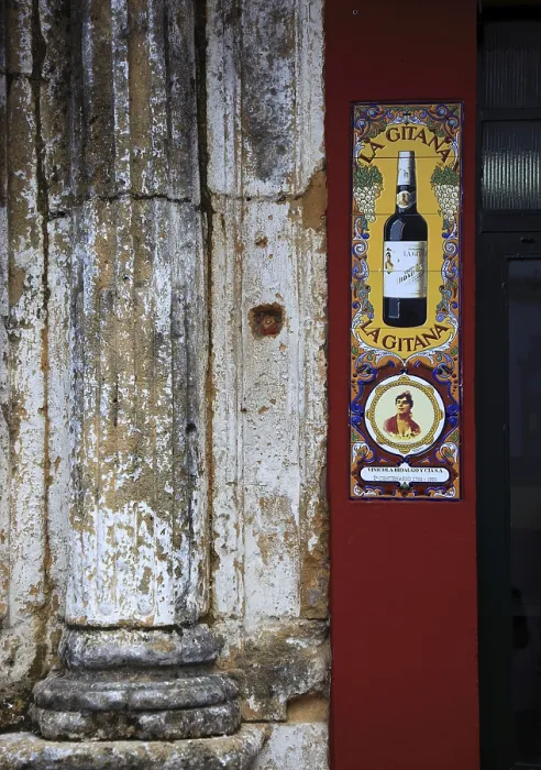 Gerahmter Druck : Werbung in einem alten Bar, Carmora. Gerahmter Druck : Werbung in einem alten Bar, Carmora.