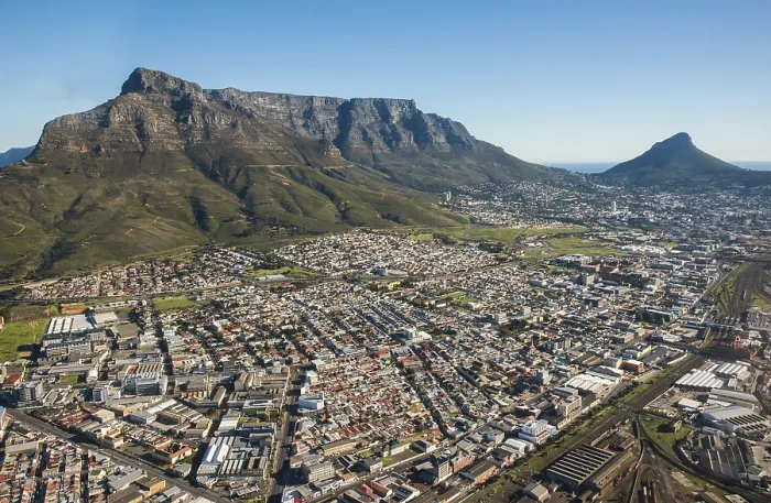 Gerahmter Druck : Panoramablick auf Devil's Peak, Tafelberg und Löwenkopf bei Kapstadt, Westkap, Südafrika Gerahmter Druck : Panoramablick auf Devil's Peak, Tafelberg und Löwenkopf bei Kapstadt, Westkap, Südafrika