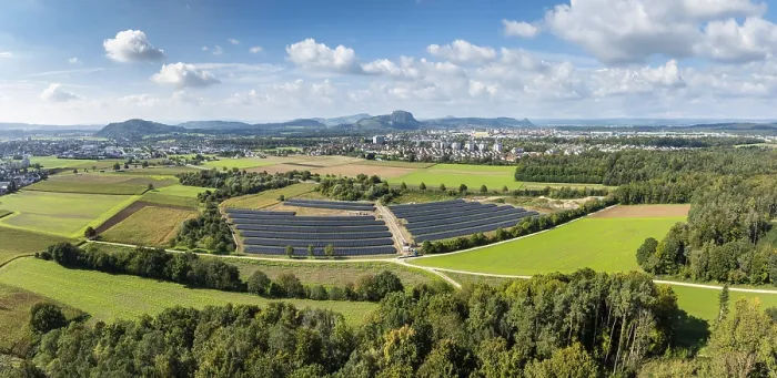 Gerahmter Druck : Luftbildansicht, Panorama, Solarmodule. Gerahmter Druck : Luftbildansicht, Panorama, Solarmodule.
