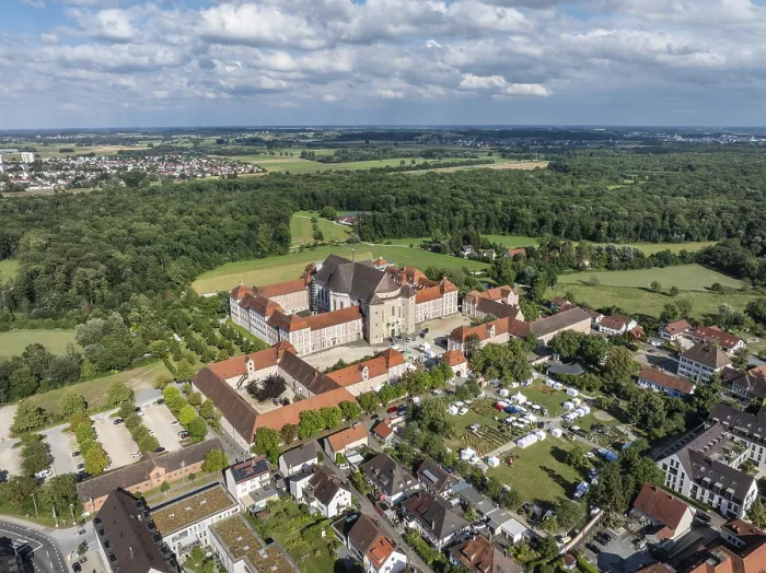 Gerahmter Druck : Luftaufnahme des Klosterkomplexes Wiblingen. Gerahmter Druck : Luftaufnahme des Klosterkomplexes Wiblingen.