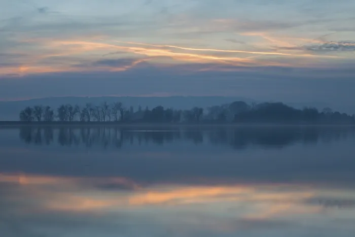 Gerahmter Druck : Nachglühen, Reflexion im Bodensee. Gerahmter Druck : Nachglühen, Reflexion im Bodensee.