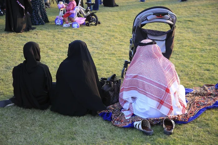 Gerahmter Druck : Nachmittagsfreude im Doha Corniche Park. Gerahmter Druck : Nachmittagsfreude im Doha Corniche Park.