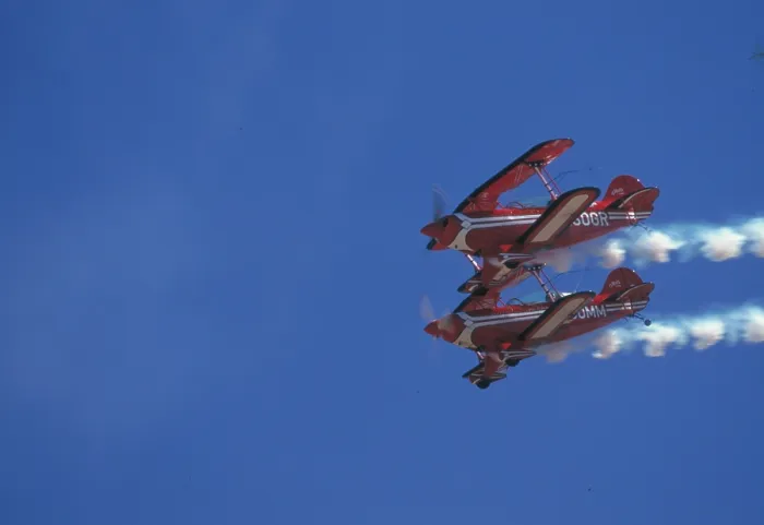 Gerahmter Druck : Luftshow mit Doppeldeckerflugzeugen. Gerahmter Druck : Luftshow mit Doppeldeckerflugzeugen.
