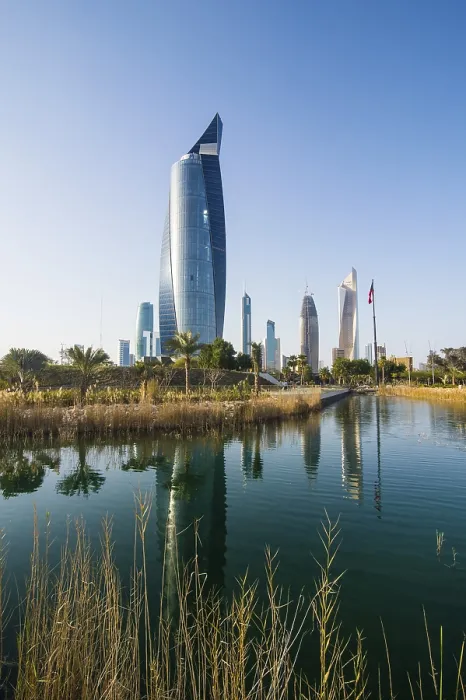 Gerahmter Druck : Der Al-Hamra-Turm und der Al-Shaheed-Park. Gerahmter Druck : Der Al-Hamra-Turm und der Al-Shaheed-Park.