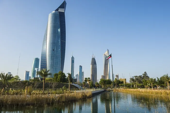 Gerahmter Druck : Al Hamra-Turm und der Al Shaheed Park. Gerahmter Druck : Al Hamra-Turm und der Al Shaheed Park.