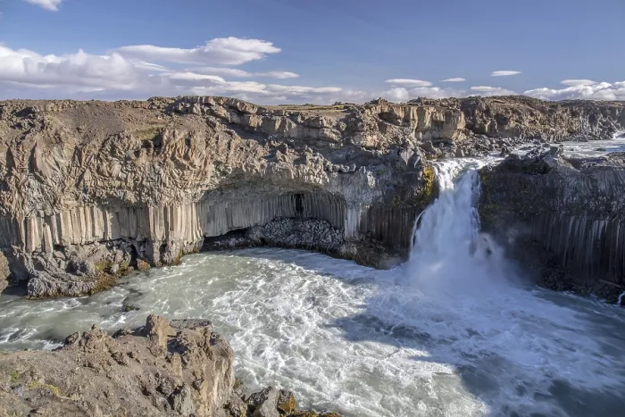 Gerahmter Druck : Aldeyjarfoss mit Basalt-Säulen Gerahmter Druck : Aldeyjarfoss mit Basalt-Säulen