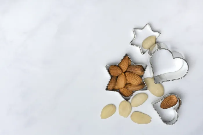 Gerahmter Druck : Mandeln und Biskuitformen für Biscuits Gerahmter Druck : Mandeln und Biskuitformen für Biscuits