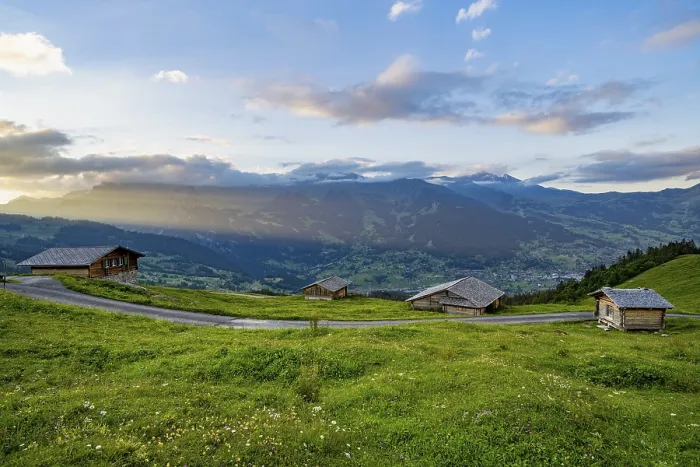 Gerahmter Druck : Alpine Hütten und alpine Almen Gerahmter Druck : Alpine Hütten und alpine Almen