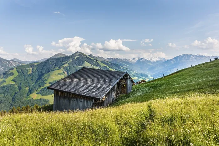 Gerahmter Druck : Alpenglücke vor einem Hütten. Gerahmter Druck : Alpenglücke vor einem Hütten.