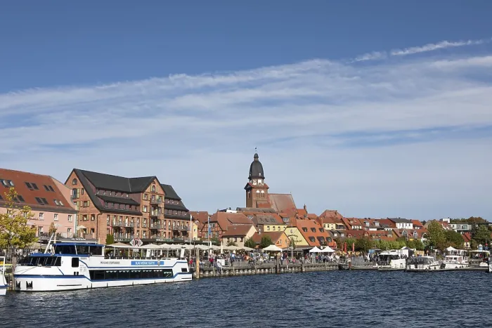 Gerahmter Druck : Alter Hafen, Waren (Müritz) Gerahmter Druck : Alter Hafen, Waren (Müritz)