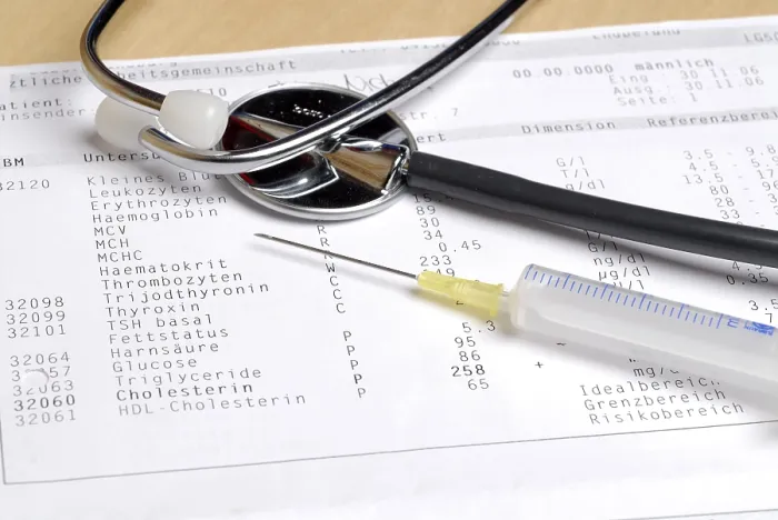 Gerahmter Druck : Analyse eines Bluttests Gerahmter Druck : Analyse eines Bluttests