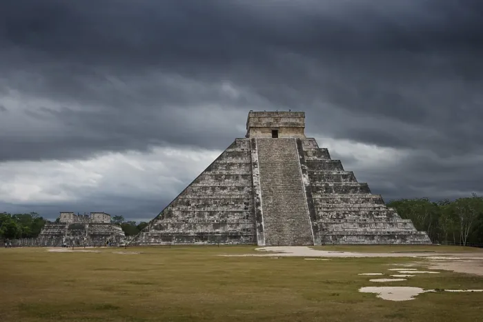 Gerahmter Druck : Alte Maya-Pyramide in Chichen-Itza, Mexiko. Gerahmter Druck : Alte Maya-Pyramide in Chichen-Itza, Mexiko.
