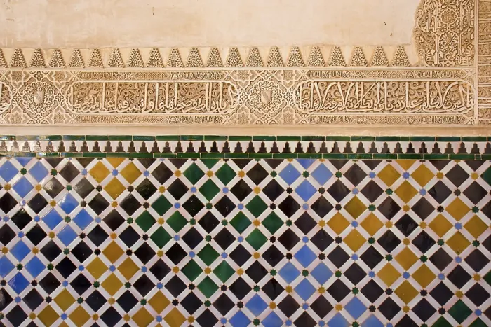 Gerahmter Druck : Alhambra-Wandmosaik in Granada, Spanien
