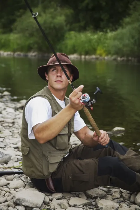 Gerahmter Druck : Angler wirft den Haken. Gerahmter Druck : Angler wirft den Haken.