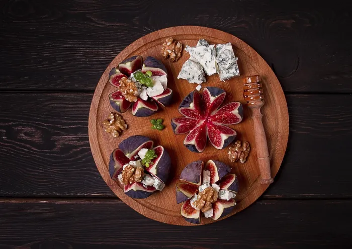 Gerahmter Druck : Vorspeise, Figs mit blauem Käse. Gerahmter Druck : Vorspeise, Figs mit blauem Käse.