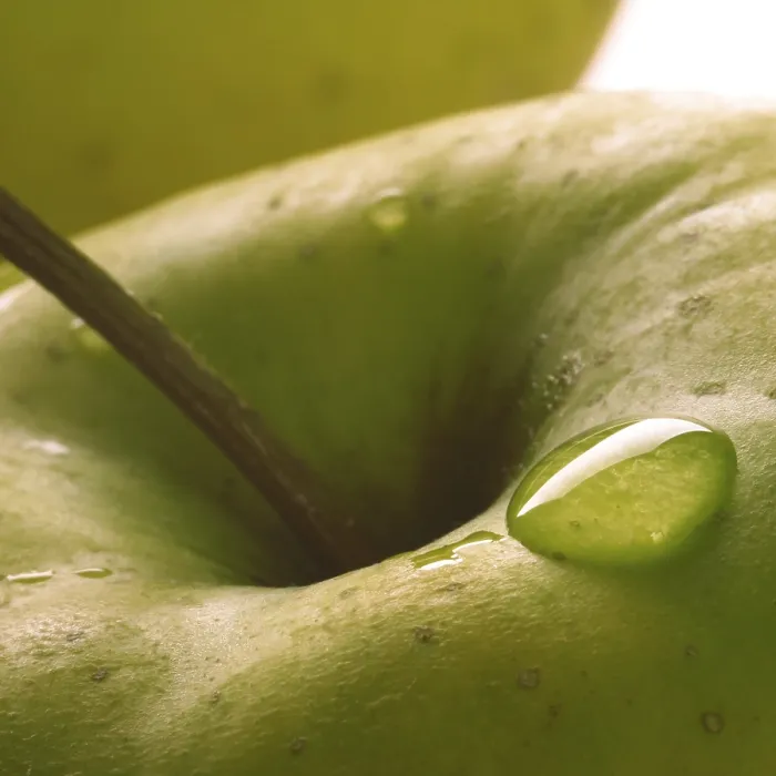Gerahmter Druck : Apfel mit Wassertröpfchen. Gerahmter Druck : Apfel mit Wassertröpfchen.