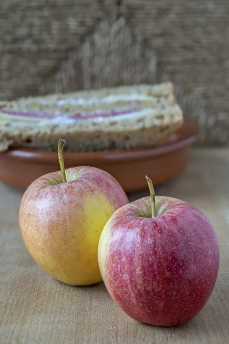 Gerahmter Druck : Äpfel und Sandwich Gerahmter Druck : Äpfel und Sandwich
