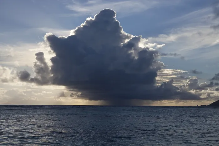 Gerahmter Druck : Nahende Gewitterwolken. Gerahmter Druck : Nahende Gewitterwolken.