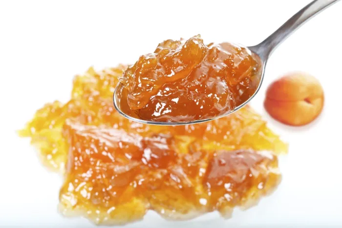 Gerahmter Druck : Apricotmarmelade mit Löffel Gerahmter Druck : Apricotmarmelade mit Löffel