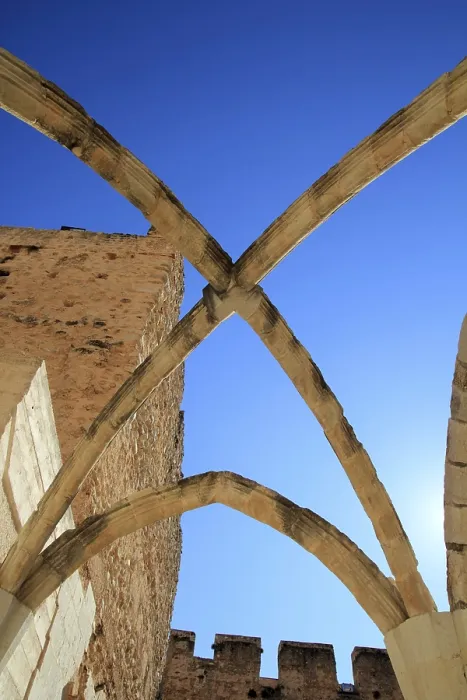 Gerahmter Druck : Bögen aus der Steinstruktur eines alten Klosters in Spanien. Gerahmter Druck : Bögen aus der Steinstruktur eines alten Klosters in Spanien.