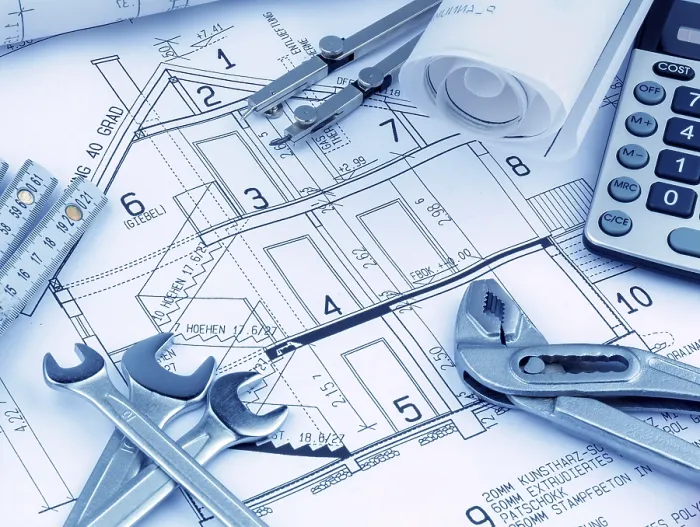 Gerahmter Druck : Ein Architektenbauplan mit einem Taschenrechner. Gerahmter Druck : Ein Architektenbauplan mit einem Taschenrechner.