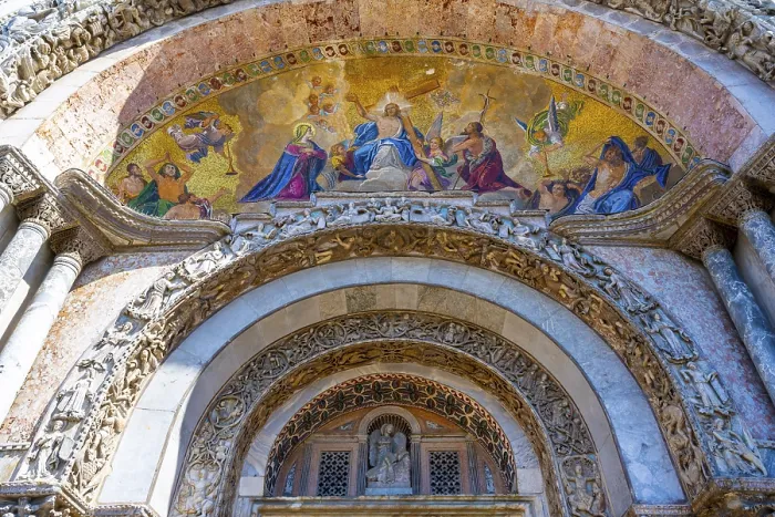 Gerahmter Druck : Bogen der Basilika von St. Markus Gerahmter Druck : Bogen der Basilika von St. Markus