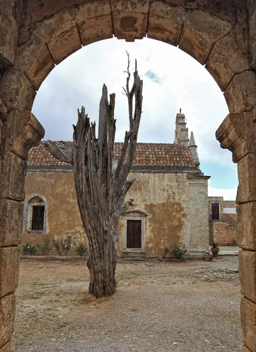 Gerahmter Druck : Arkadi-Kloster, der Geschossbaum Gerahmter Druck : Arkadi-Kloster, der Geschossbaum